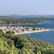 Kliknutím zvětšíte Buqez Holiday